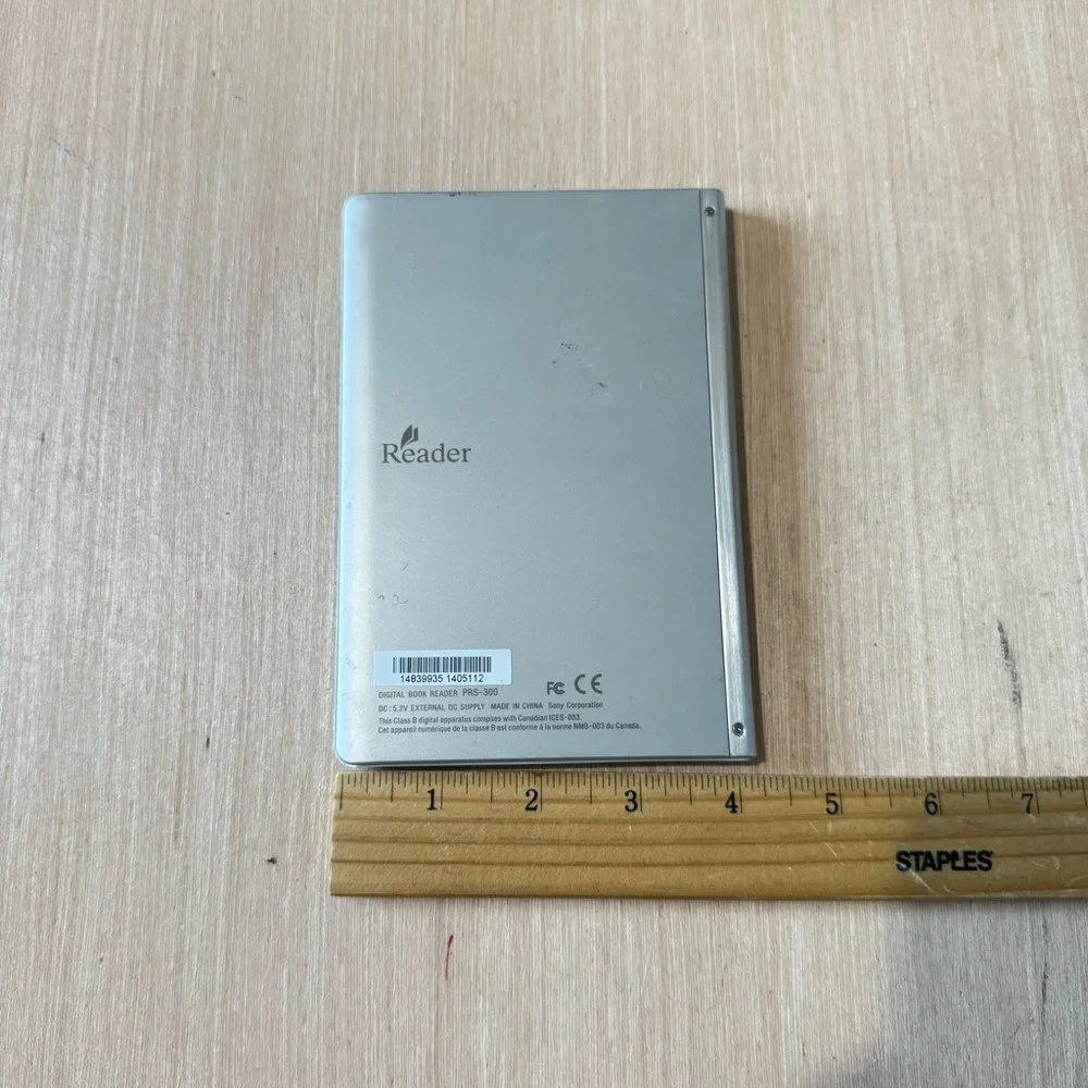Sony PRS-300 eReaders Silver Broken Screen Turns On“Parts/Repair-Only”Buy As Is
